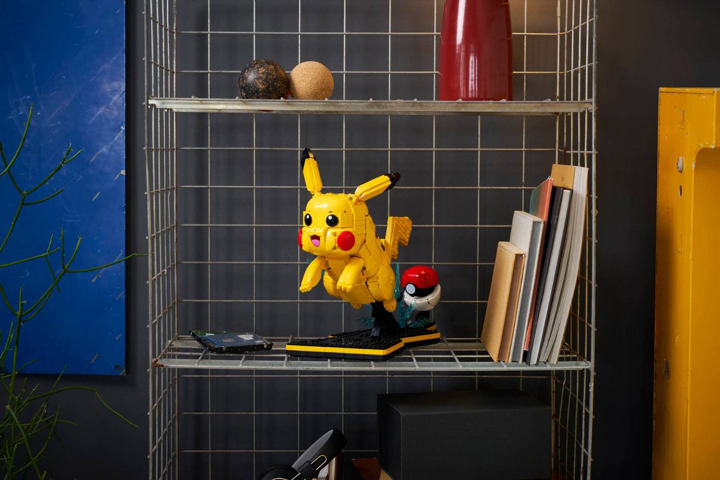 Pikachu con Poké ball 3