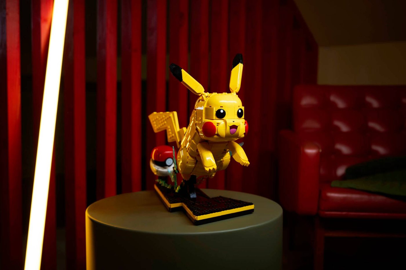 Pikachu con Poké ball 2